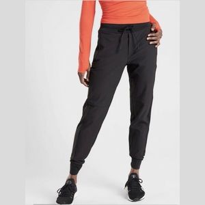 Athleta Headlands Hybrid Trek Jogger Black 2P